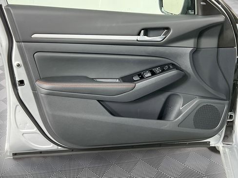 New 2025 Nissan Altima 2.5 SR image 19