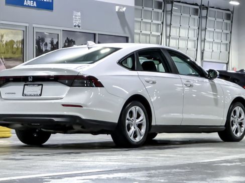 Used 2025 Honda Accord LX image 8