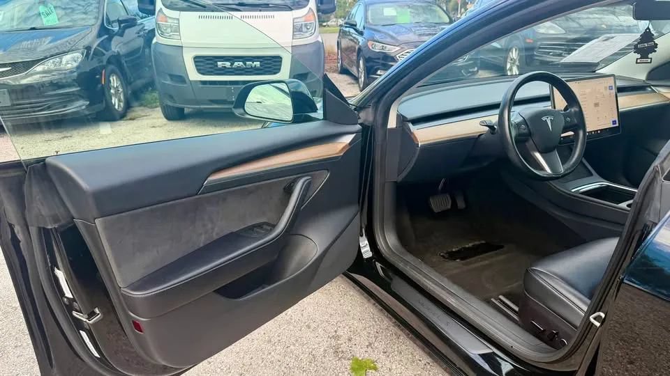 Used 2023 Tesla Model 3 Standard Range RWD image 13