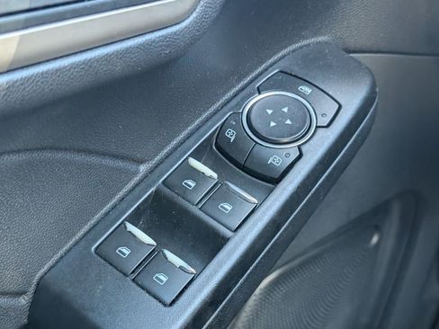 Used 2021 Ford Escape SE w/ SE Sport Appearance Package image 12