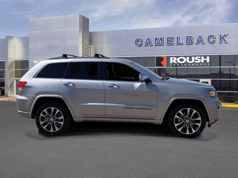 Used 2017 Jeep Grand Cherokee Overland RWD image 7