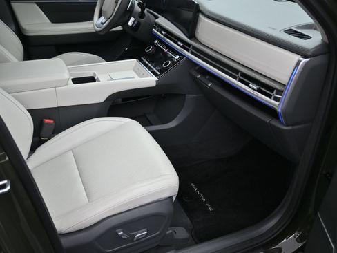 Used 2024 Hyundai Santa Fe Calligraphy FWD image 11