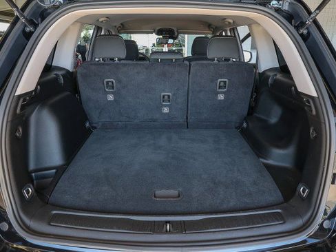 Used 2023 Jeep Grand Cherokee Laredo image 28