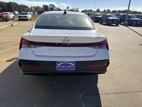 New 2026 Hyundai Elantra SE w/ Cargo Package image 27