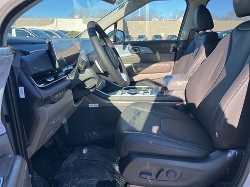 New 2026 Kia Carnival EX image 9