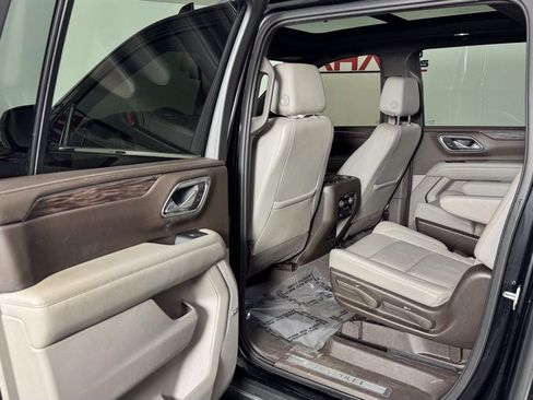 Used 2021 Chevrolet Suburban LT AWD/4WD image 28
