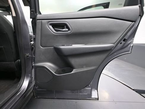 Used 2024 Nissan Rogue S FWD image 40