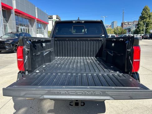 Certified 2025 Toyota Tacoma SR5 AWD/4WD image 15