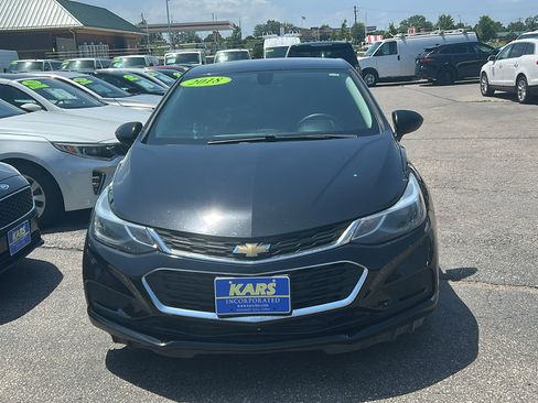 Used 2018 Chevrolet Cruze LT w/ Convenience Package image 3