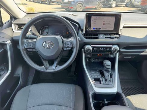 Used 2025 Toyota RAV4 XLE AWD/4WD image 20