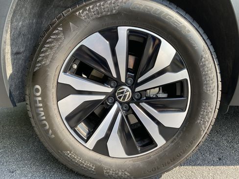Used 2025 Volkswagen Atlas SE FWD image 43