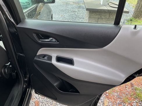 Used 2020 Chevrolet Equinox LS image 18