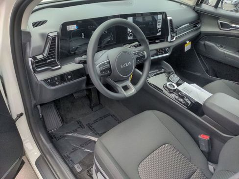 Used 2023 Kia Sportage LX FWD image 9