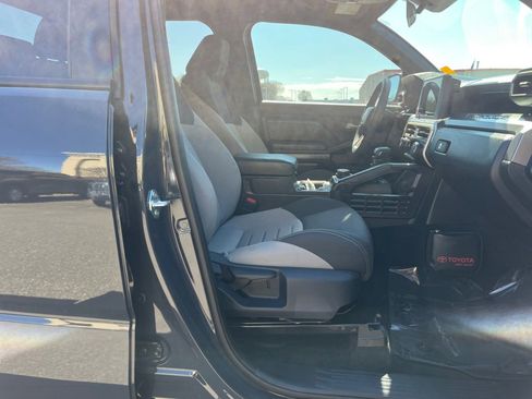 Certified 2025 Toyota Tacoma TRD Sport image 27