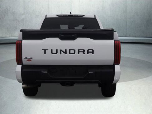 Used 2022 Toyota Tundra SR5 w/ SR5 Convenience Package AWD/4WD image 21