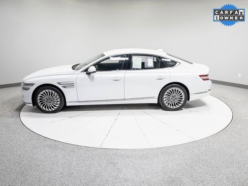 Used 2024 Genesis G80 image 32