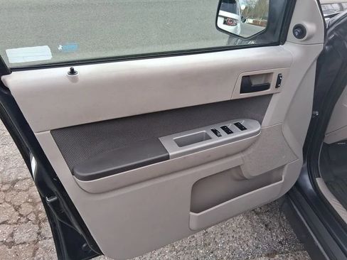 Used 2009 Ford Escape XLT image 9