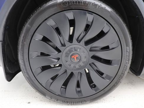 Used 2024 Tesla Model Y Long Range image 10