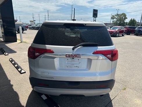 Used 2017 GMC Acadia SLE FWD image 4