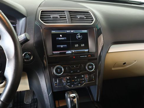 Used 2016 Ford Explorer XLT w/ Equipment Group 201A FWD image 5