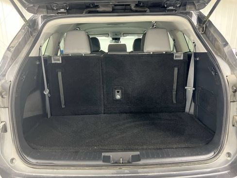 Used 2022 Toyota Highlander L FWD image 24