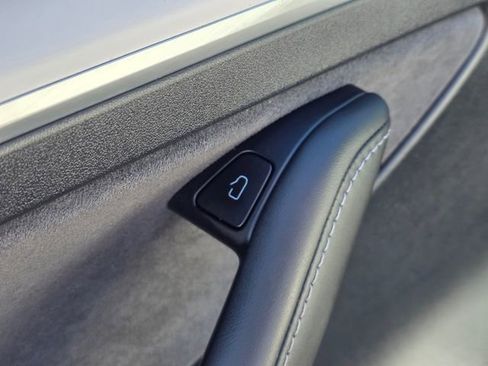 Used 2022 Tesla Model Y Performance image 32