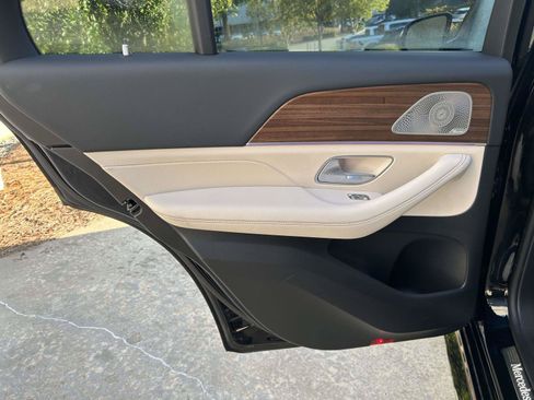 Certified 2025 Mercedes-Benz GLE 450 4MATIC image 37