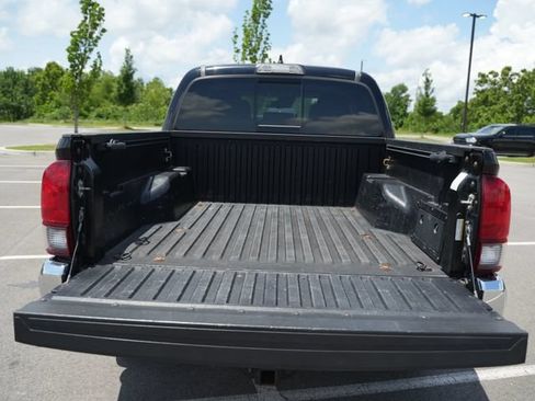 Used 2019 Toyota Tacoma SR5 RWD image 16