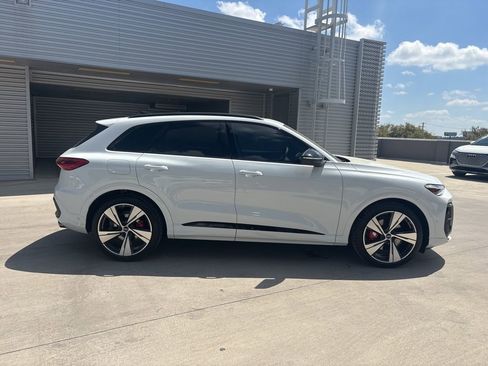 New 2025 Audi SQ5 Premium Plus image 4