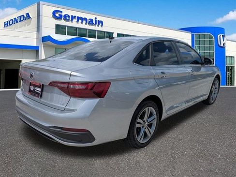 Used 2023 Volkswagen Jetta SE FWD image 5