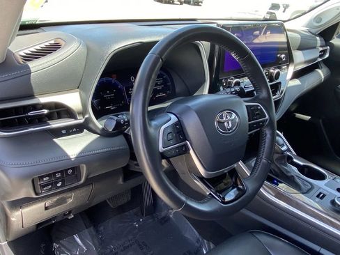 Used 2024 Toyota Highlander Limited AWD/4WD image 21