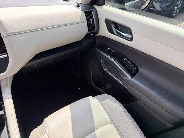 Used 2023 Nissan Pathfinder SL AWD/4WD image 21