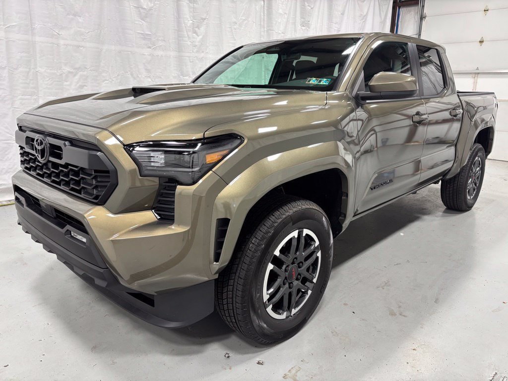 Used 2026 Toyota Tacoma TRD Sport AWD/4WD image 3