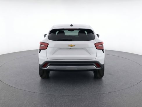 Used 2025 Chevrolet Trax LT FWD image 7
