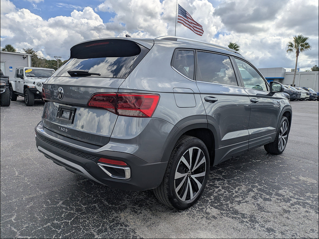 Used 2024 Volkswagen Taos SE FWD image 6