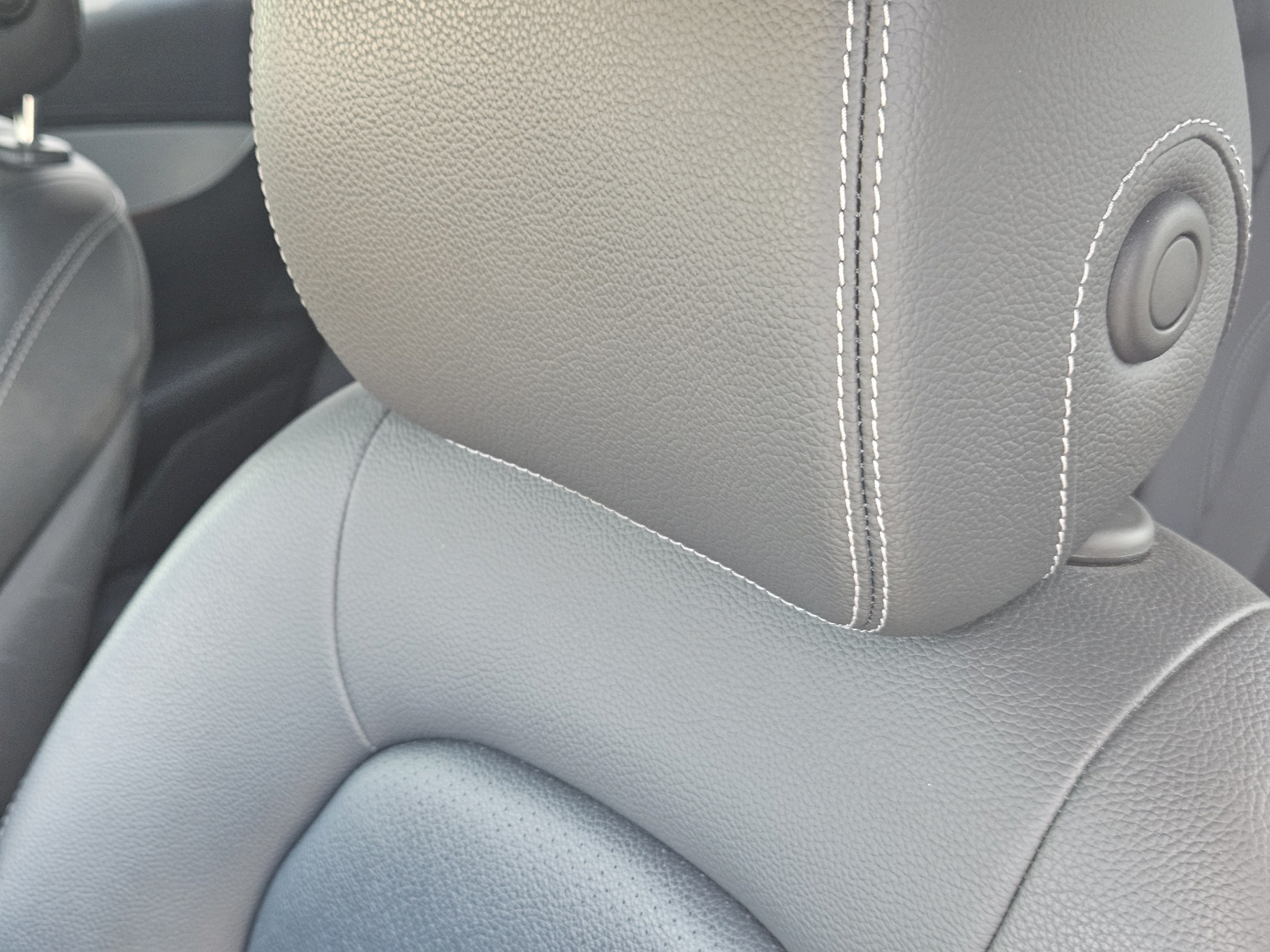 Used 2019 Mercedes-Benz GLC 300 4MATIC Coupe image 7
