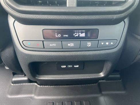 Certified 2024 Honda Pilot Touring image 23