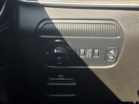 Certified 2024 Jeep Wagoneer L Series II RWD image 31