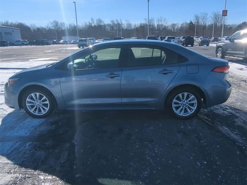 Used 2024 Toyota Corolla LE w/ LE Convenience Package image 5