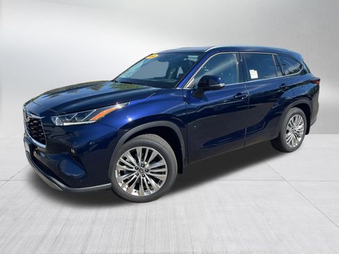 Certified 2026 Toyota Highlander Platinum AWD/4WD image 3