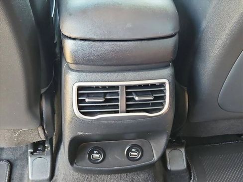 Used 2022 Hyundai Santa Fe SEL w/ Convenience + Premium Package FWD image 17