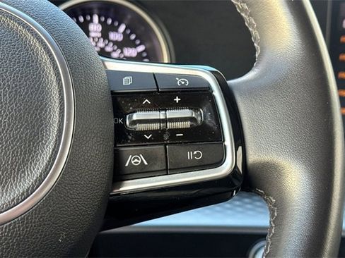 Used 2024 Kia Carnival LX image 37