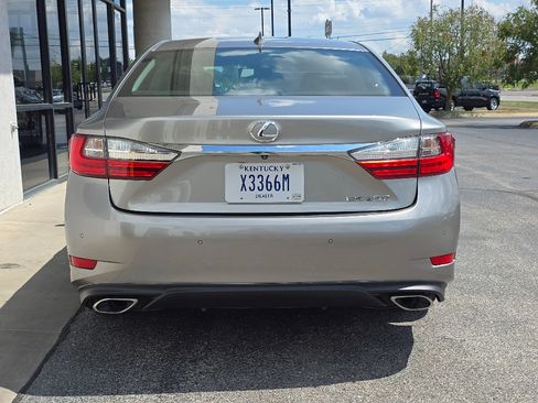 Used 2017 Lexus ES 350 w/ Luxury Package FWD image 4