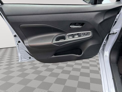 New 2025 Nissan Versa SR w/ Trunk Package FWD image 17