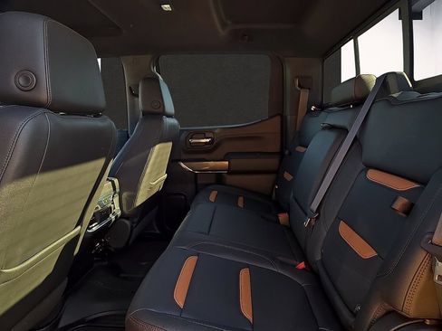 Used 2021 GMC Sierra 1500 AT4 w/ AT4 Preferred Package AWD/4WD image 8
