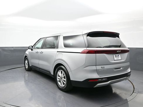 Certified 2023 Kia Carnival LX image 8
