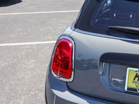 Used 2017 MINI Cooper 2-Door Hardtop FWD image 8