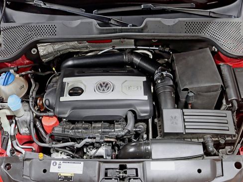 Used 2013 Volkswagen Beetle 2.0T FWD image 35