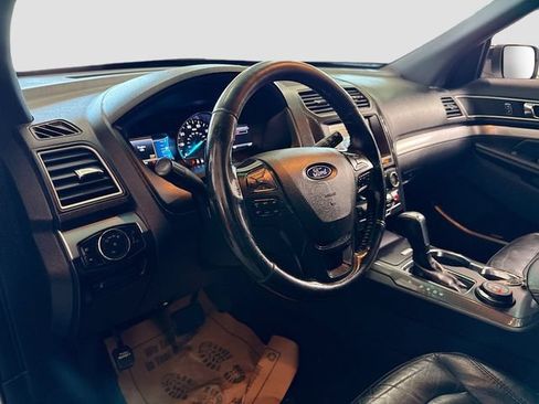 Used 2016 Ford Explorer XLT w/ Equipment Group 202A AWD/4WD image 8