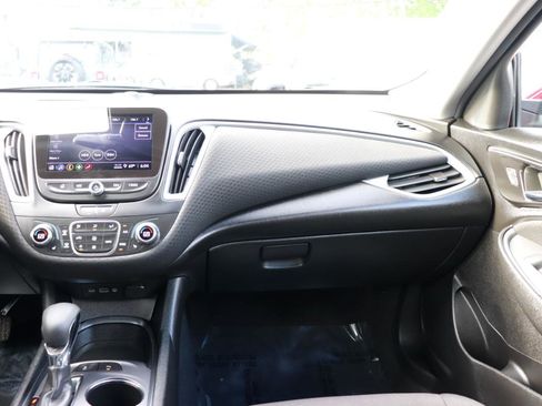 Used 2025 Chevrolet Malibu LT FWD image 18